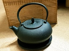 japanische Teekanne 1 L Gusseisen schwarz