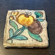 ANTIKE  FLIESE KACHEL AUS KERAMIK HANDBEMALT 19-TES JHDT ca 10,5cm BREITE