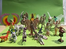 22  Schleichfiguren. Kutsche mit 2 Pferden und 1 Elf, Seerosen Blatt mit 1 Elf