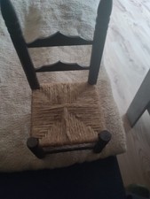 Puppenstuhl aus Gebeiztem Holz, Handgedrechselt, Dekorativ