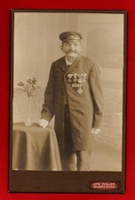 Portrait Foto Soldat trägt 5 Orden Abzeichen Oelsnitz/Plauen Erzgebirge Sachsen