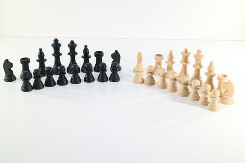 Schachfiguren holz komplett - 32,