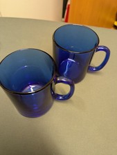 zwei Kaffeebecher die Becher  sind aus Glas "Blau"