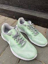 Nike Frauen Sportschuhe