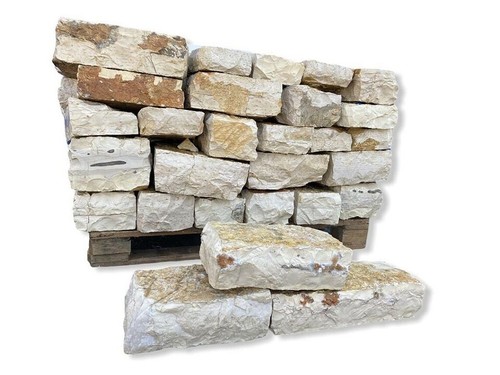Natursteinmauer