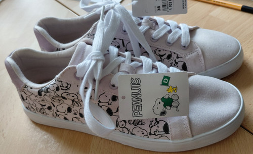 Peanuts snoopy sneaker - peanuts,