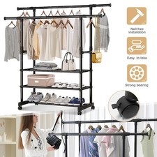 Kleiderständer auf Rollen