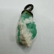Kolumbianischer Smaragd Anhänger Roh in Quarzmatrix 18mm Lang