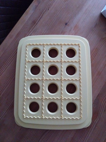 Tupperware ravioli maker - ravioli,
