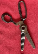 Antike Zickzackschere