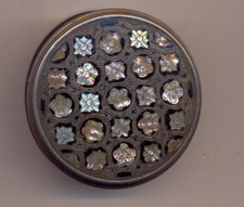 Kleine Pillendose mit schönem Deckel / aus Reiseapotheke   siehe Bild