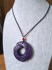 Lila Naturstein-Anhänger