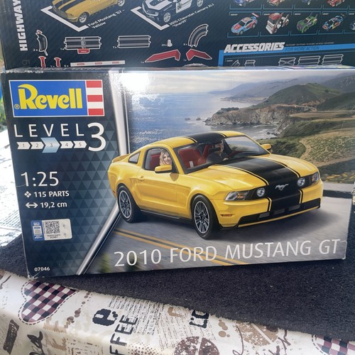 Revell 2010 ford mustang - ford,