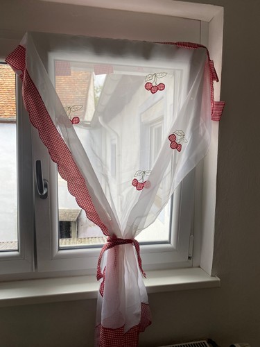 Bistrogardine mit rot weißem - bistrogardine,