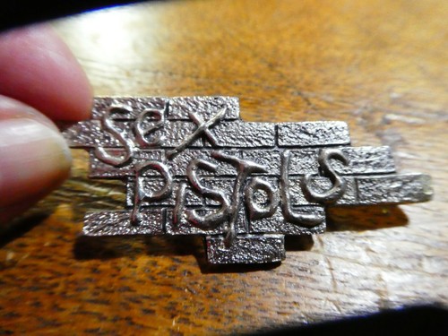 Vintage 1970s pin badge - , sex