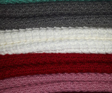 Wohn- oder Tagesdecke 1,25 m x 2,00 m handgestrickt,  bordeaux, neu