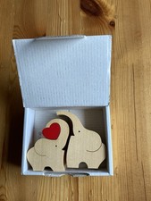 Holz Elefantenpaar mit Herz von der Naef AG Spielzeug