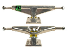 2x Venture Trucks Skateboard