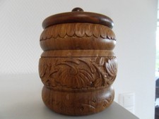 Handgeschnitzte Holz-Dose