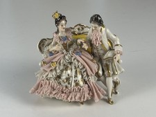 Porzellan Paar auf Bank Figur