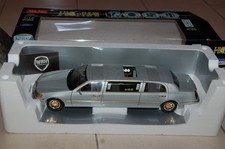 1:18  LINCOLN LIMOUSINE 2000