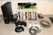 Microsoft Xbox 360 S mit Kinect Steuerung,  2 Controllern und 20 Spielen