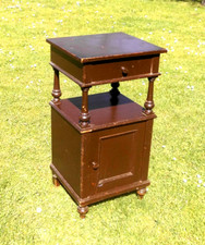 Gründerzeit Nachttisch