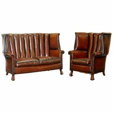 SELTEN UM 1860 RIESIGER VIKTORIANISCHER BRAUNER LEDER FASSRÜCKEN SUITE SOFA SESSEL