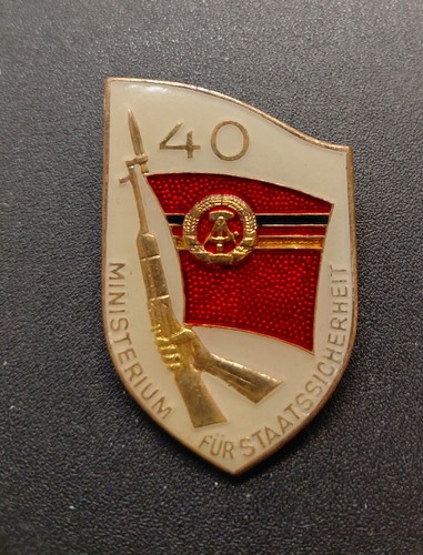 Alte abzeichen jahre stasi - abzeichen,