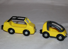 2 Autos mit Sitzplätzen für Figuren für die Holzeisenbahn m Magnetkupplung  #148