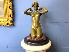 Bronze Skulptur New Necklace