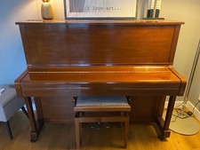 Yamaha Klavier U1A Nussbaum satiniert mit Klavierhocker
