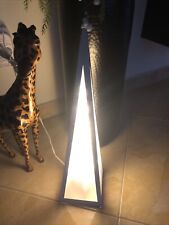 LED Tisch Lampe in Pyramidenform und mit Weihnachtsmotiv 10x10x45 cm