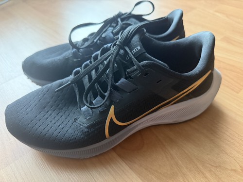 Sehr oft getragene sportschuhe - sehr,