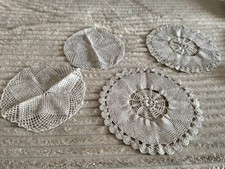 Selbstgestrickte Deckchen