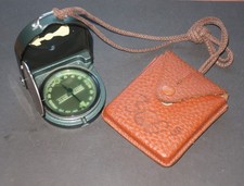 Original Wehrmacht Bezard Fluid Kompass mit Ledertasche