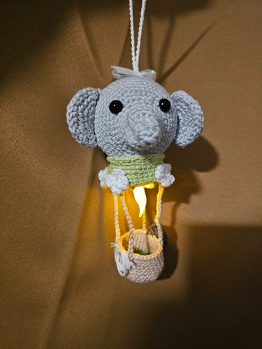 Gehäkelter elefant als - gehäkelter,