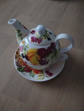 Teekanne mit Tasse und