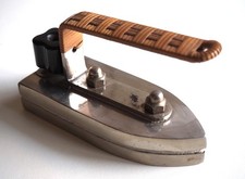 Kleines Bügeleisen, "Elheiko"