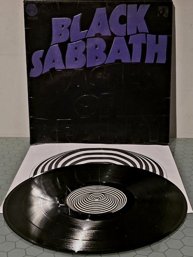 Black sabbath master - black,