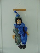 Clown Harlekin auf Holz