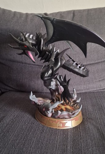 Red eyes black - yu-gi-oh!,