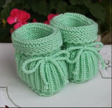 Babyschuhe gestrickt unisex gender grün Stricksocken Erstlinge Jungen Mädchen