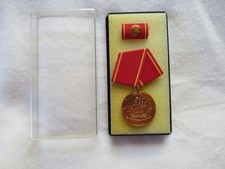 DDR - Orden mit Spange u. Etui - Kampfgruppen 25 Jahre in Goldfarben