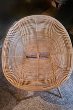 Vintage Korbstuhl mit Holzbeinen