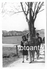 Foto 2 WK Portrait  Soldat Offizier Uniform Orden DK EK  ISA mit Familie Top 1