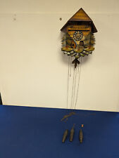 Alte Kuckucksuhr mit Spieluhr