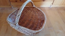 Alter weidenkorb mit henkel - alter,