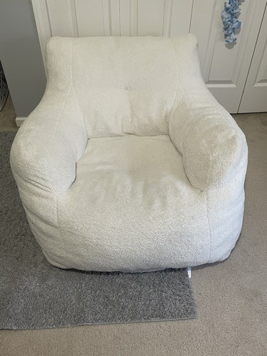 White lounge chair - white,
