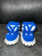 selbstgestrickte Babyschuhe